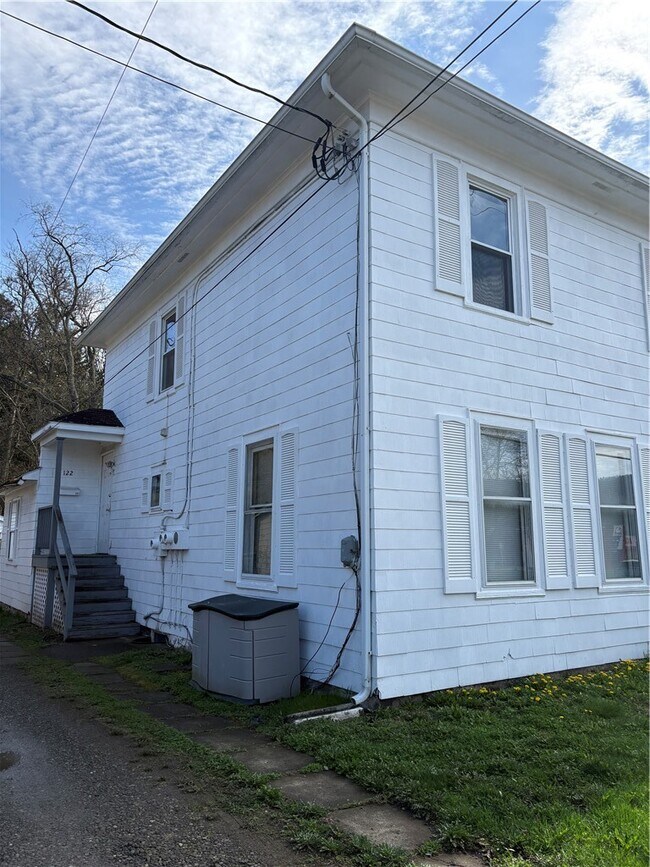 Photo - 122 W High St