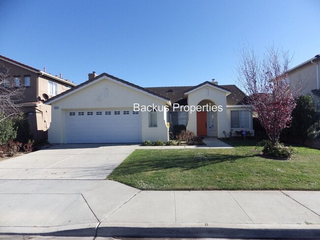 Wonderful Four beddroom home on Chamise Dr... - Wonderful Four beddroom home on Chamise Dr...