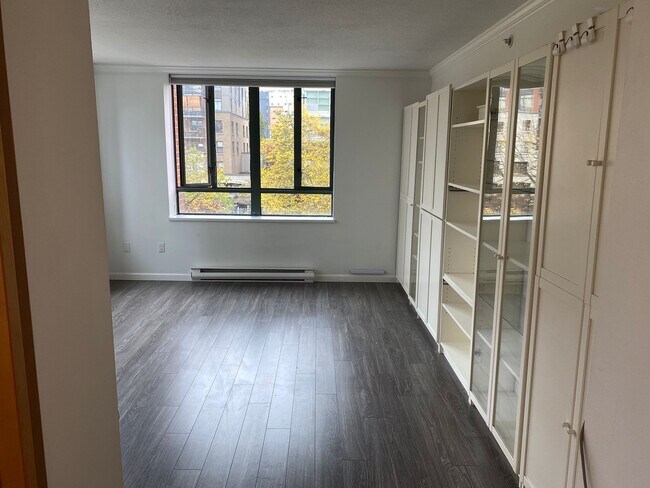 Photo - 1088 Quebec St