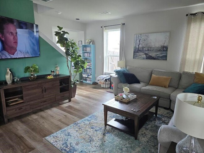 Photo - 236 Oakstone Dr