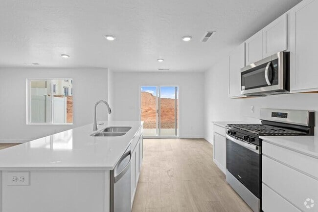 Building Photo - Modern and New 3 Bedroom Townhome in Long ...