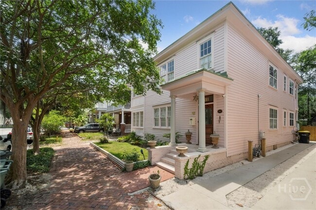 Photo - 211 W 40th St House
