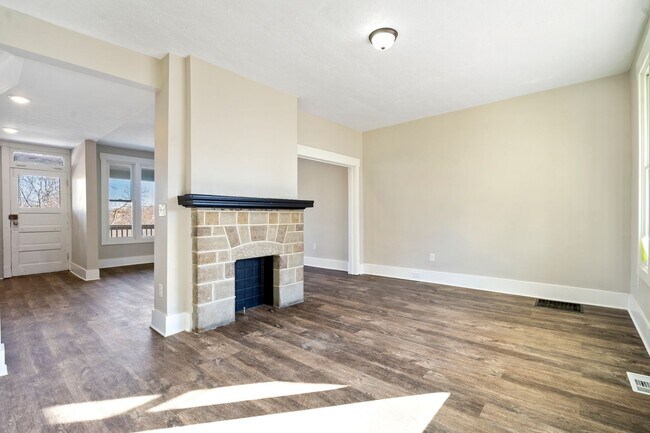 Photo - 3 Bed/1 Bath Home - Central AC, 2nd Floor Laundry - Available September 10th!