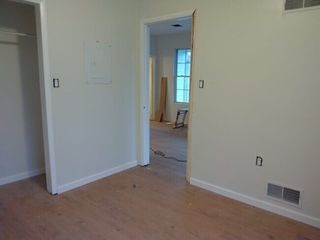 Photo - 1299 Porters Rd