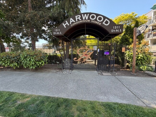 Building Photo - Cozy Beacon Hill Condo Near Downtown & Light Rail Unit A-104