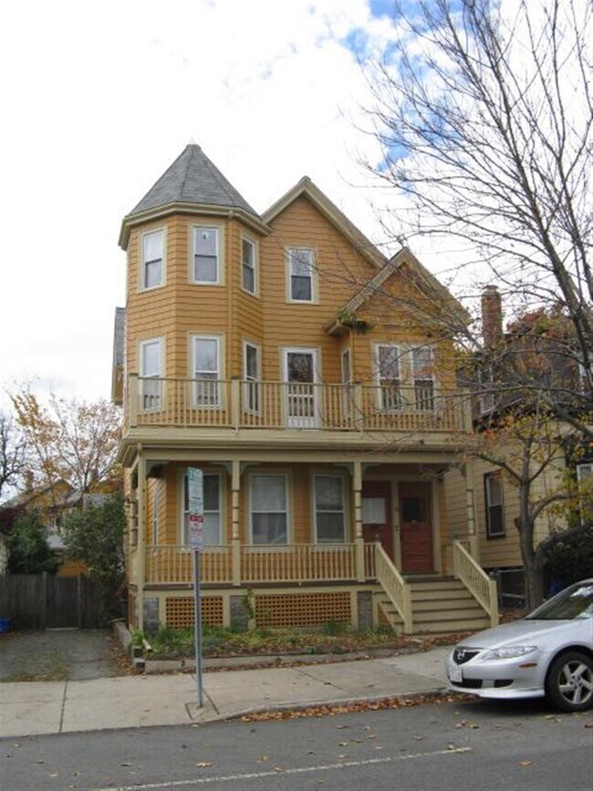Building Photo - 30 Elm St Unit #2 Rental