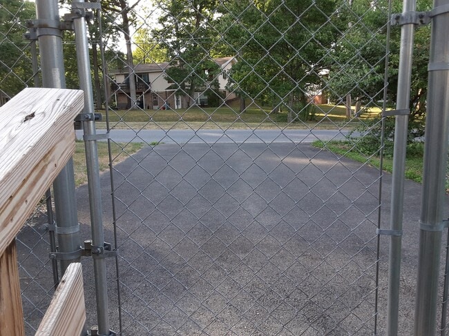 Off Street Parking - 2 Cars - 104 E Clearview Ave Unit 104