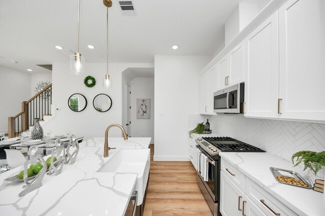 Photo - 2434 Harrington St