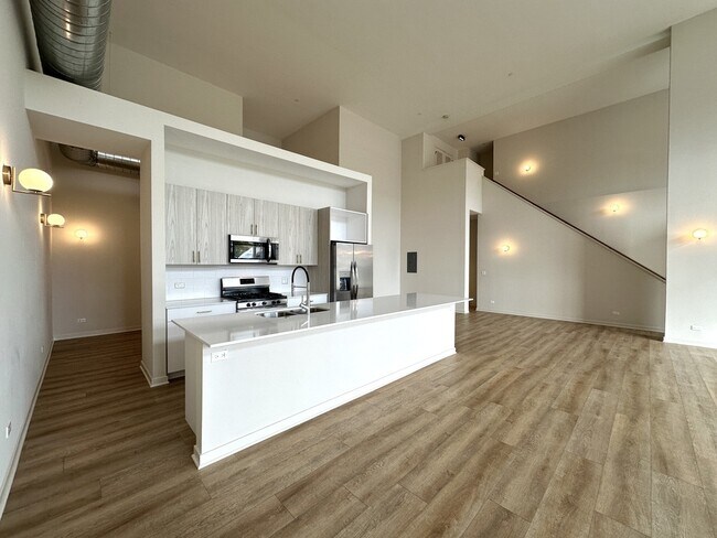 Photo - 3207 N Narragansett Ave Unit 301