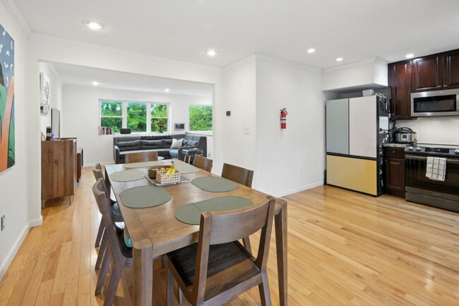 Photo - 1340 W St NE