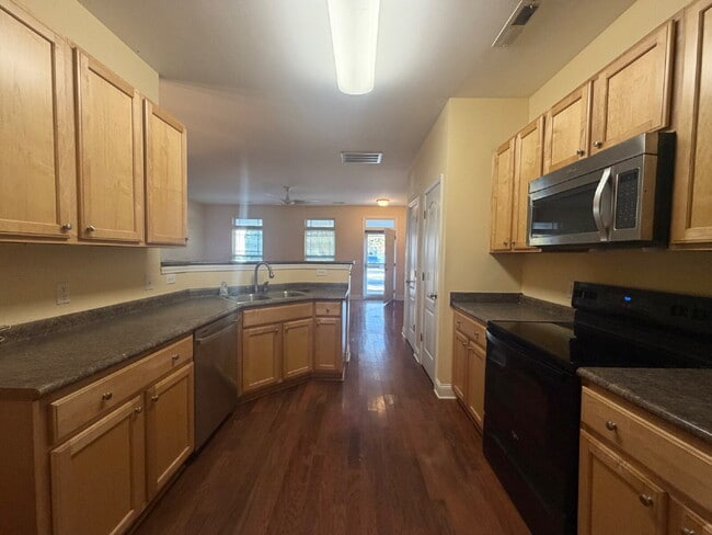 Photo - Large Three Bedroom Townhouse! New Carpet & Paint!