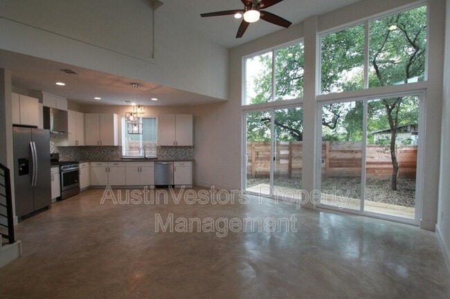 Building Photo - 1204 Cometa St