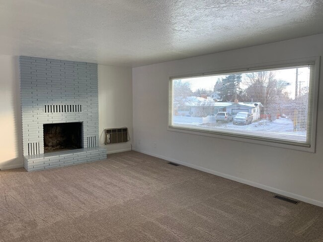 Photo - 3 Bedroom, 1.5 Bath House in Pacific Terrace neighborhood