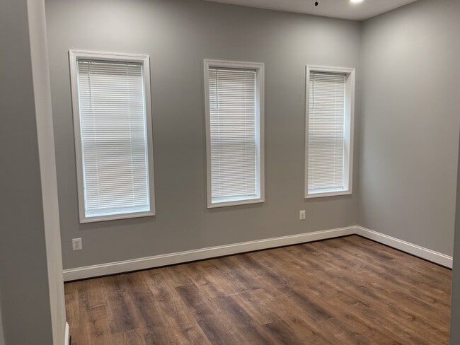 Building Photo - 511 N Pulaski St Rental