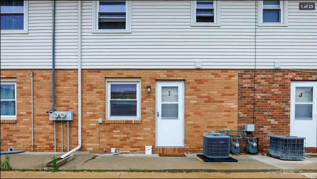 Photo - 105 E Lincoln St Townhome