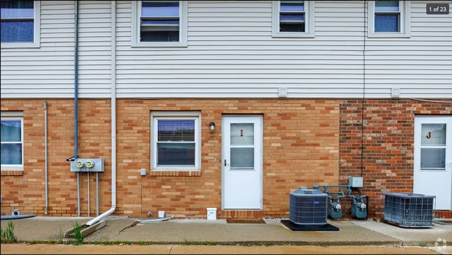 Building Photo - 105 E Lincoln St Rental