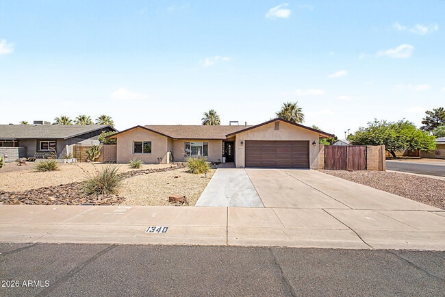 Building Photo - 1340 E Donner Dr
