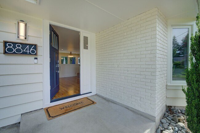 Photo - 5bd/2.75ba Mercer Island Home