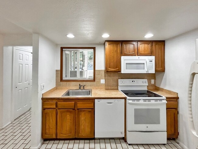 Photo - 2Bd/1.75Ba Redmond Condo Unit 7