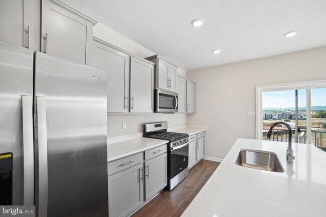 Photo - 738 Compass Wy