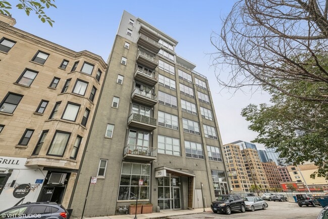 Building Photo - 770 W Gladys Ave Unit 503 Rental
