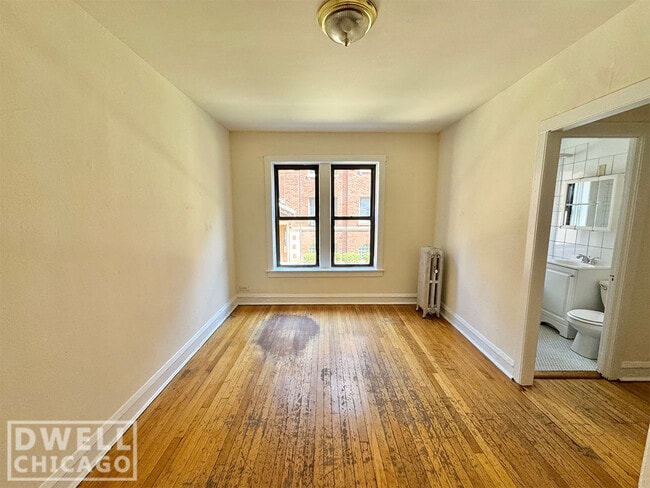 Building Photo - 2706 N Spaulding Ave Unit 3308-1V Rental