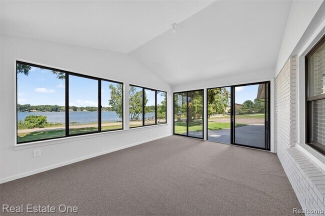 Photo - 2079 Klingensmith Rd