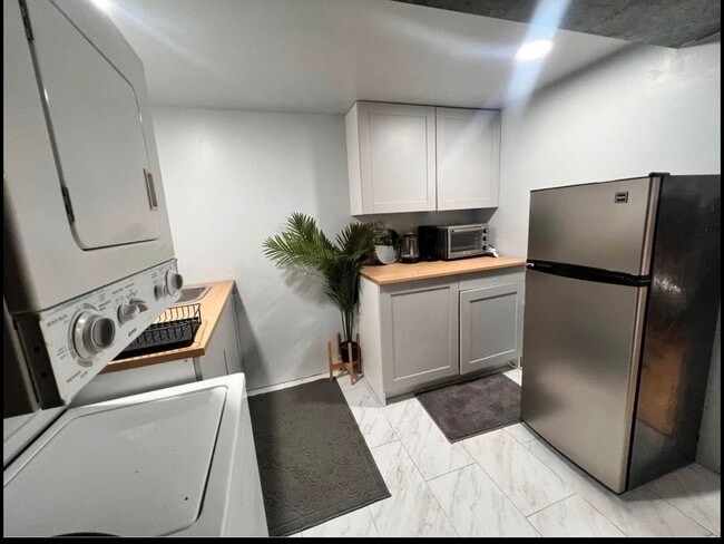 Photo - 114 Urell Pl NE