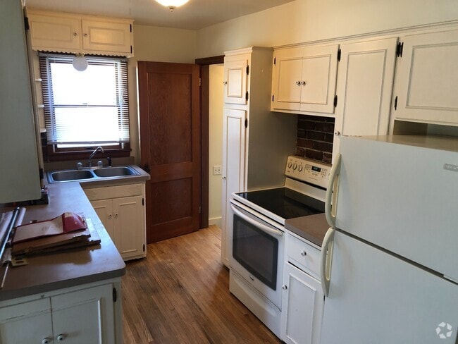 Building Photo - Three Bedroom Home in Quiet NE Rochester M...