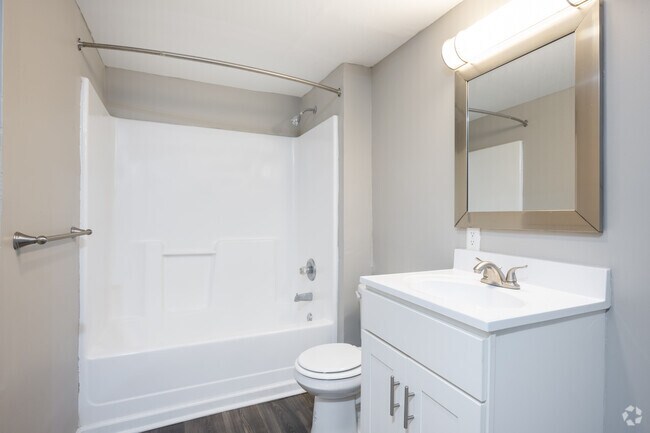 2BR, 1BA - 900SF - Bathroom