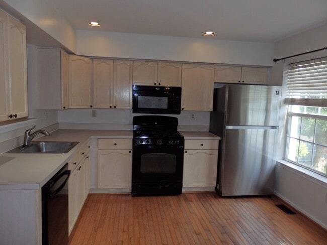 4574 Louise Saint Claire Dr