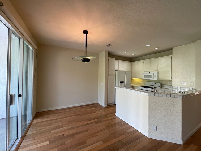 Photo - Beautiful 2-Bedroom Condo Near Silicon Valley! Unidad 120