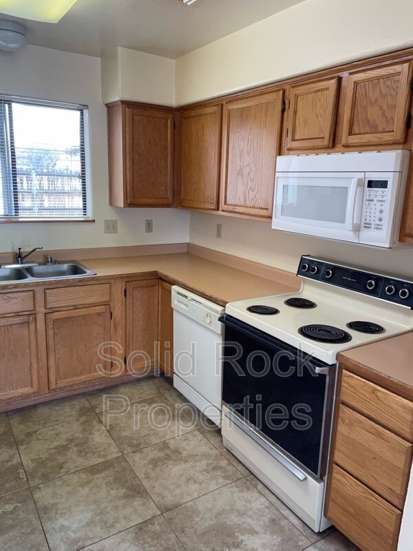 Photo - 3230 N Victor Rd Unidad C