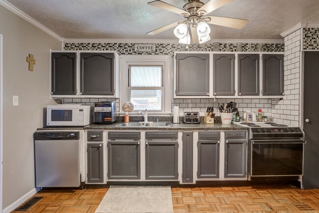 Photo - 2027 Katelyn Dr