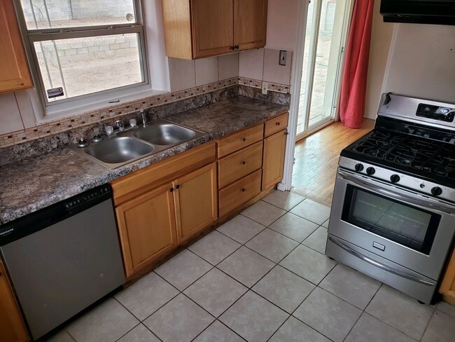 Photo - BEAUTIFUL THREE BEDROOM HOME FOR RENT!