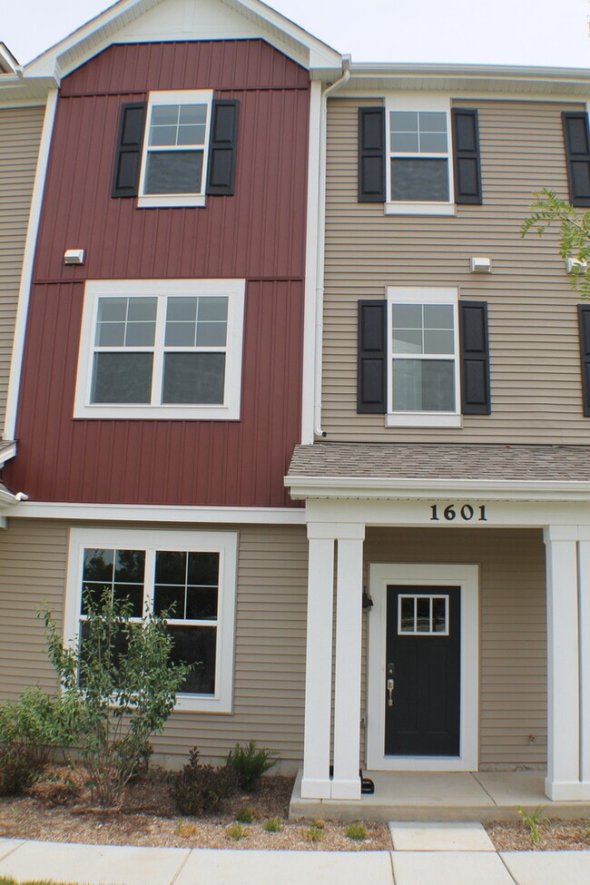 Building Photo - 1601 Albany St