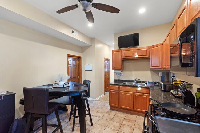 Photo - 2028 N Hamlin Ave Unidad 2