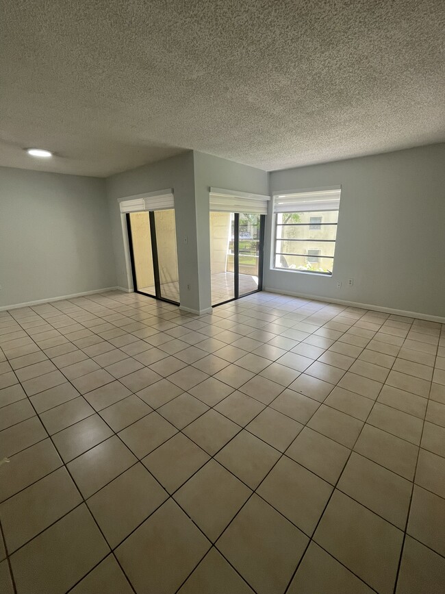 Building Photo - 8820 SW 123rd Ct Unit L-203