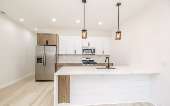 Photo - Humboldt Park Gorgeous and Modern 3b/2b Unit G
