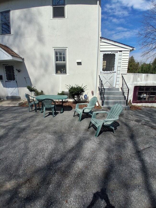 Photo - Quiet Responsible Household second floor bedroom for rent