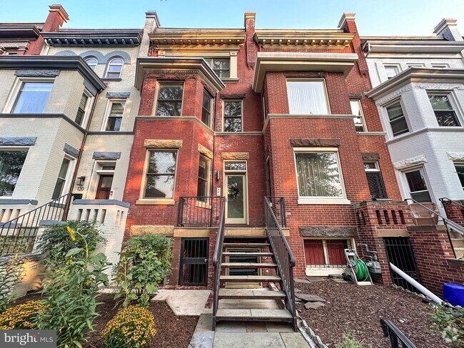 Building Photo - 122 Bryant St NW Rental