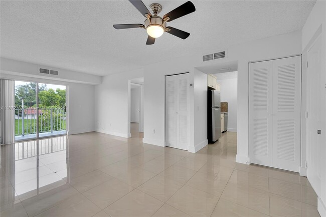 Building Photo - 8260 SW 210th St Unit 201 Rental