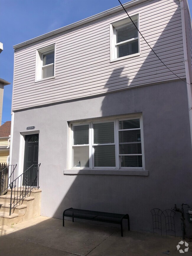 Building Photo - 106 Sherman Ave Unit C Rental