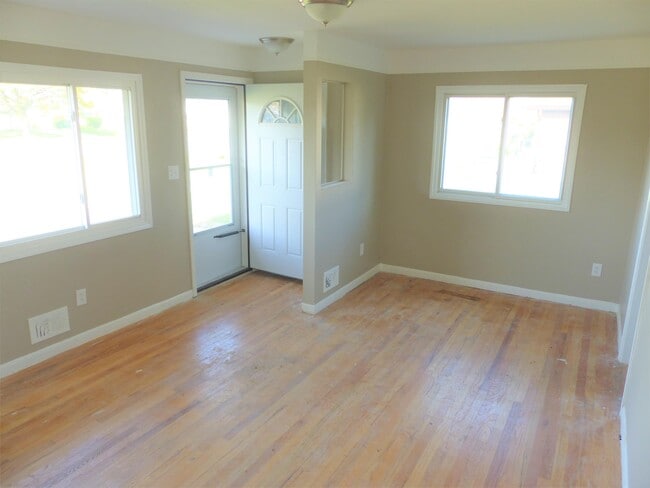 Photo - 7571 Pardee Rd