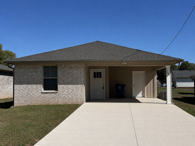 Building Photo - Charming 2-Bed, 2-Bath Home in Gibson: Cozy 1154 Sq Ft!
