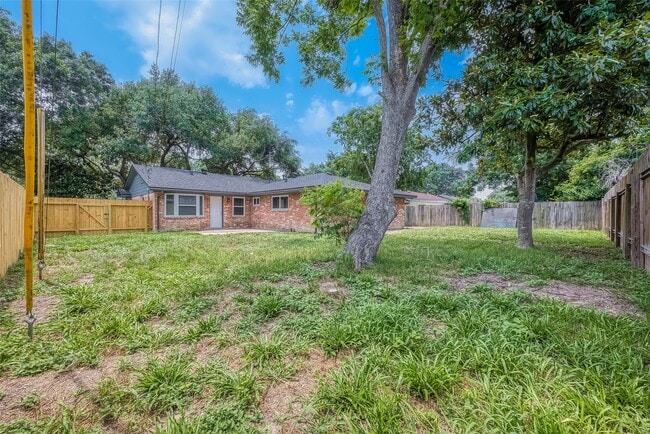 10935 Gulfdale Dr