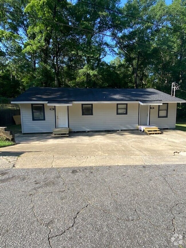 Building Photo - Quiet Living in the country. Rental