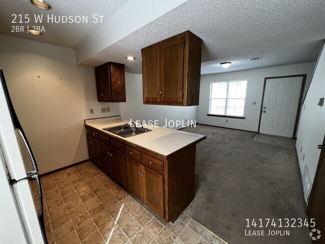 Building Photo - 2 BED 1.5 BATH APARTMENT FOR RENT