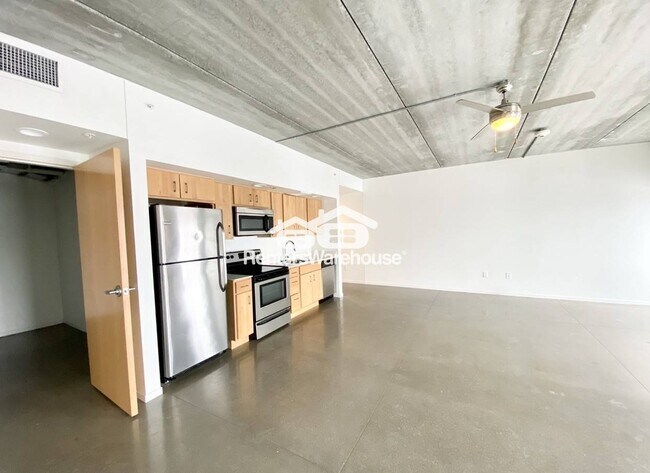 Photo - 350 E Locust St