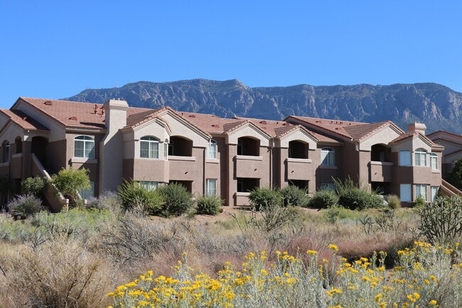 Breath-taking mountain views - Altezza High Desert Rental